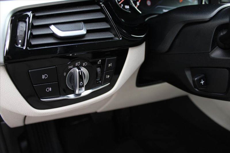 BMW Řada 5 540i xDrive 250kW LUXURY ČR - fotka 34 z 35