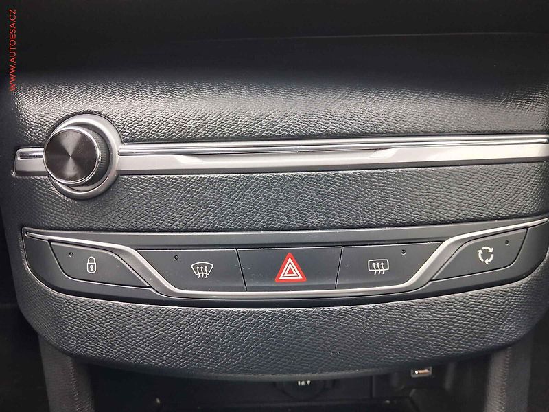 Peugeot 308 (2020) 1.2 PT, AC, park. kamera - fotka 14 z 21