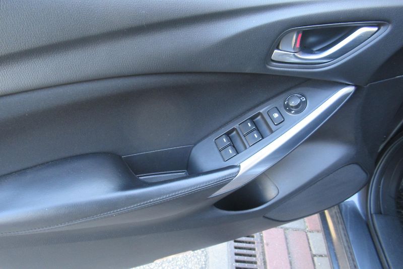Mazda 6 2.2 CD AUT. KLIMA SADA KOL - fotka 22 z 26