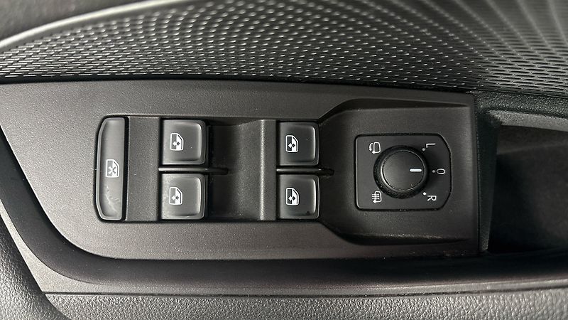 Škoda Octavia 2.0 TDI DSG Style Combi - fotka 22 z 28