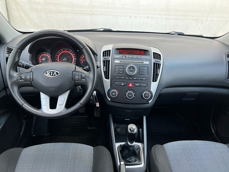 Kia Ceed (2012) 1.4CVVT ČR+1.majitel!! Tažné! - fotka 13 z 19