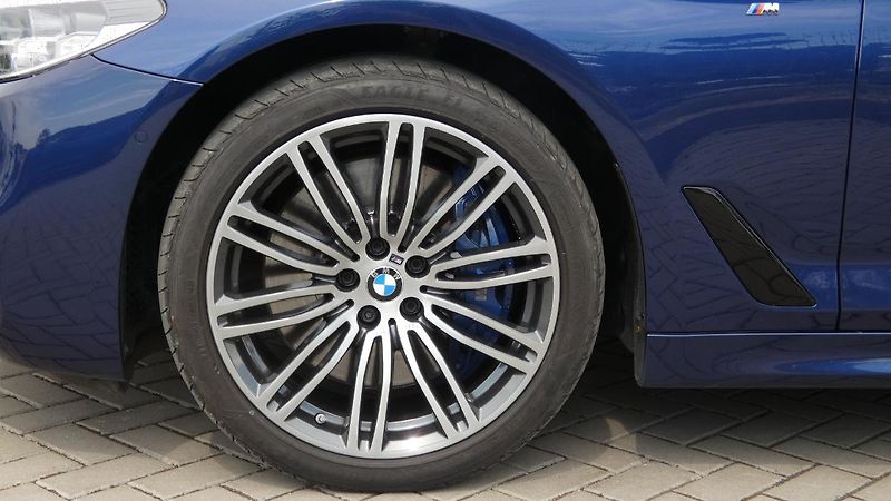 BMW Řada 5 540d xDrive M Sport - fotka 25 z 26