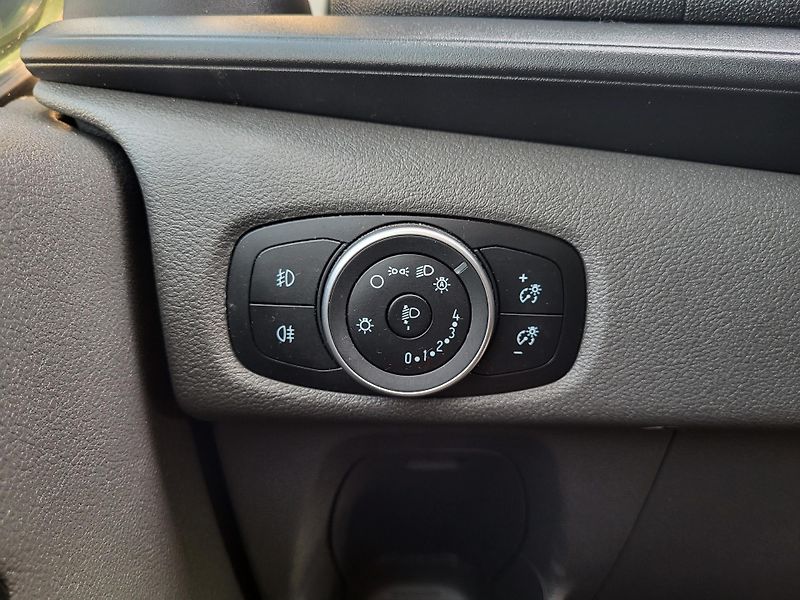 Ford Transit Custom 2.0 EcoBlue mHEV 96kW 6míst L2 - fotka 18 z 47