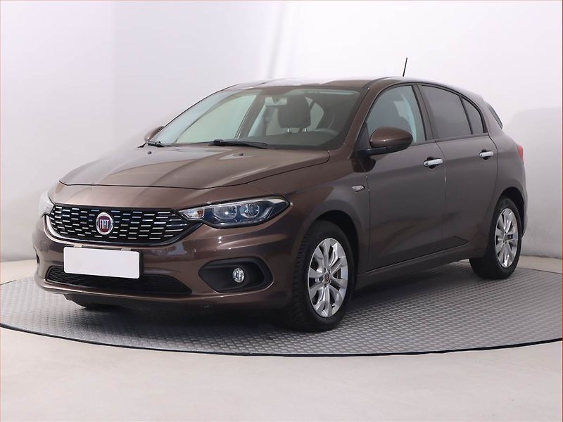 Fiat Tipo (2017) 1.4 16V, Serv.kniha, Navi - fotka 2 z 17