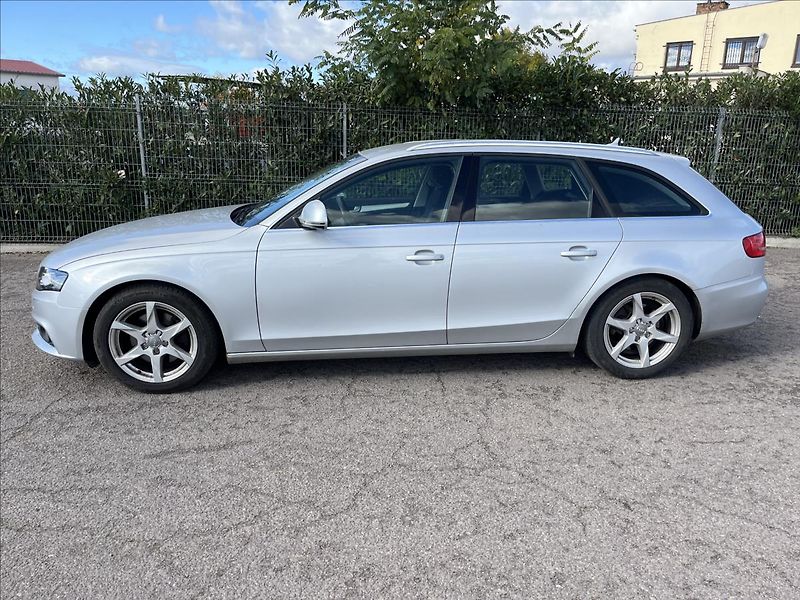 Audi A4 2,0 TDi KLIMA XENON 2x KOLA - fotka 4 z 33