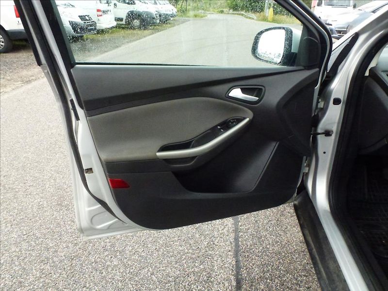 Ford Focus 1,6 16V Eco 150HP - fotka 13 z 41