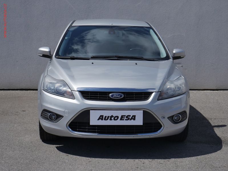 Ford Focus (2009) 2.0i, AC, park.asist - fotka 2 z 17