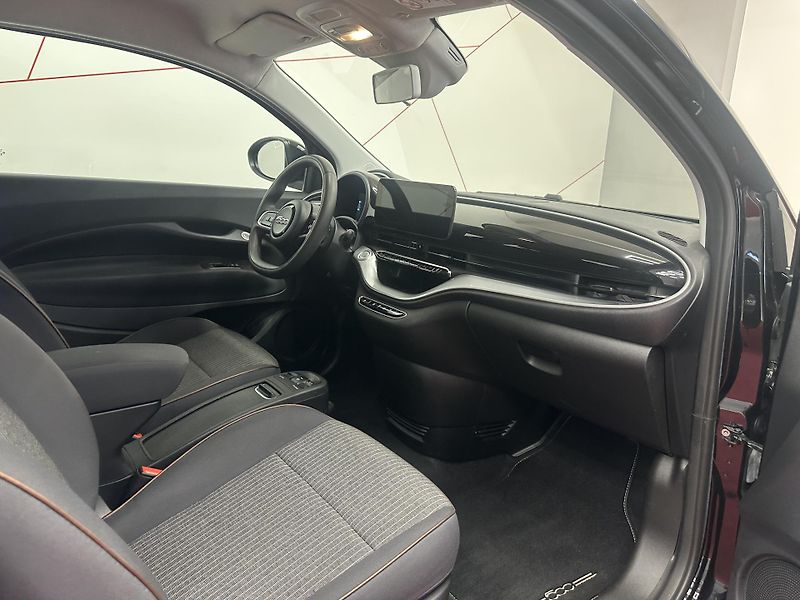 Fiat 500e (2023) 500E 3+1*42kwh*KAMERA*DPH - fotka 10 z 18
