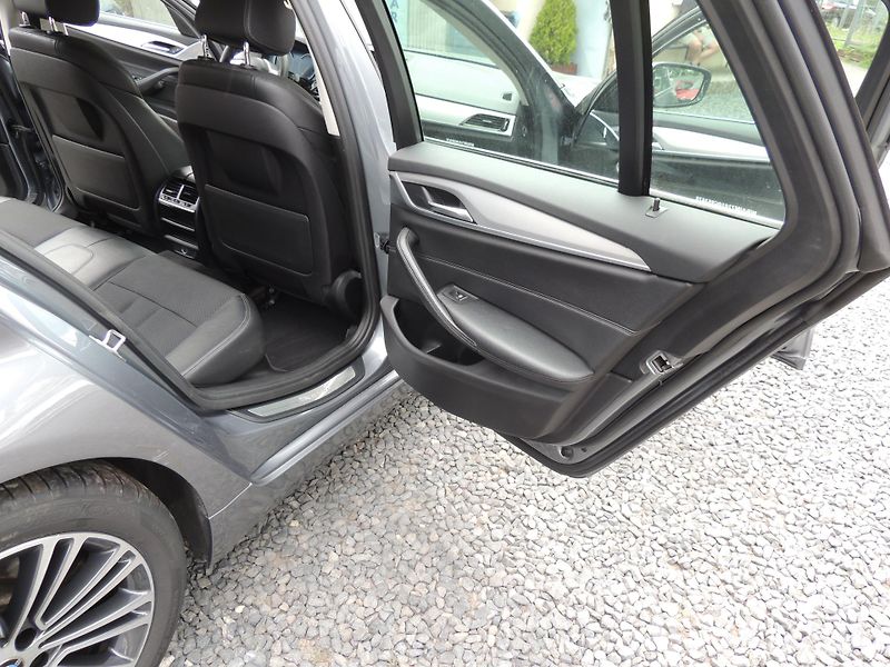 BMW Řada 5 (2017) 520D,Sportline.1.maj,Koup.ČR, - fotka 28 z 44