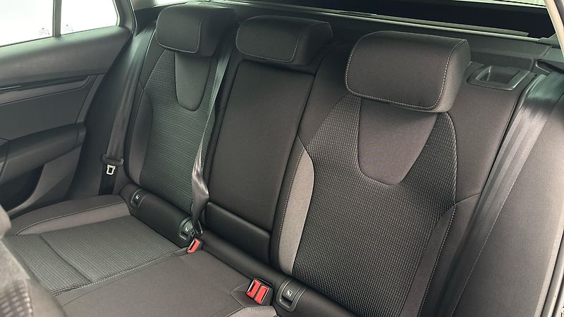 Škoda Octavia 2.0 TDI Ambition Combi - fotka 16 z 24