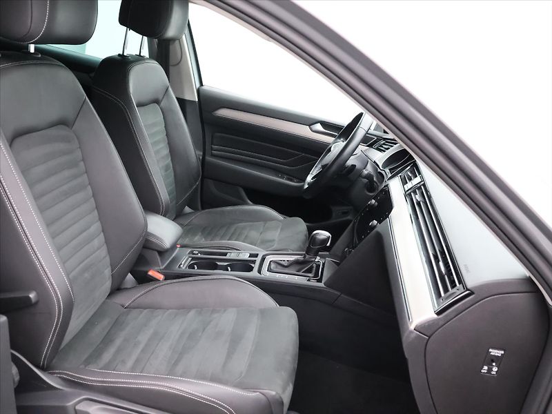 Volkswagen Passat 2,0 TDI 110kW Elegance DSG DPH - fotka 13 z 39