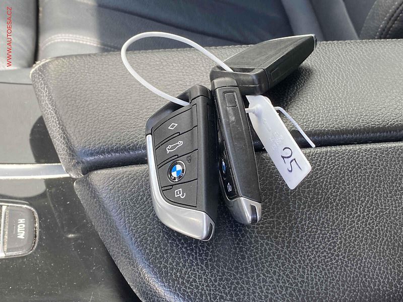BMW Řada 5 (2017) 3.0D 530d, AT, navi, bixen - fotka 20 z 20