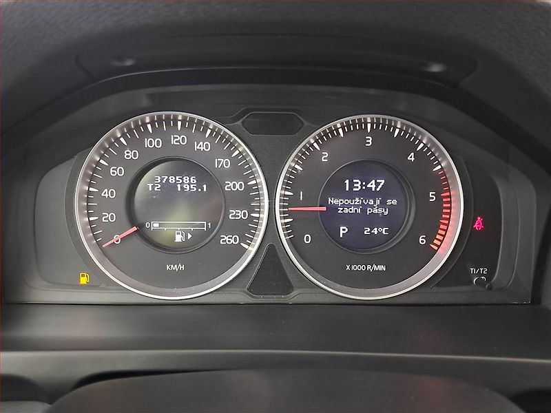 Volvo V60 (2011) D3 2.0, Automat, po STK - fotka 11 z 17