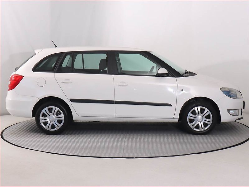 Škoda Fabia (2012) 1.6 TDI, Tempomat - fotka 6 z 15