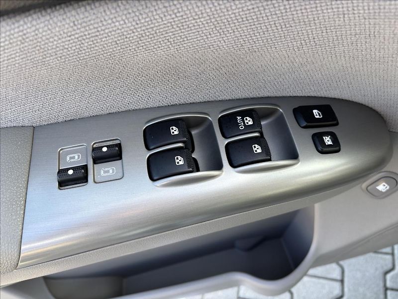 Kia Carnival 2,9 CRDi 136kW 7 Míst - fotka 27 z 43