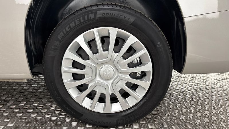 Toyota ProAce City Verso 1.2 L2 Shuttle - fotka 19 z 22