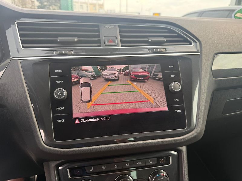 Volkswagen Tiguan 2.0TDI 110KW 4x4 DSG - fotka 13 z 20