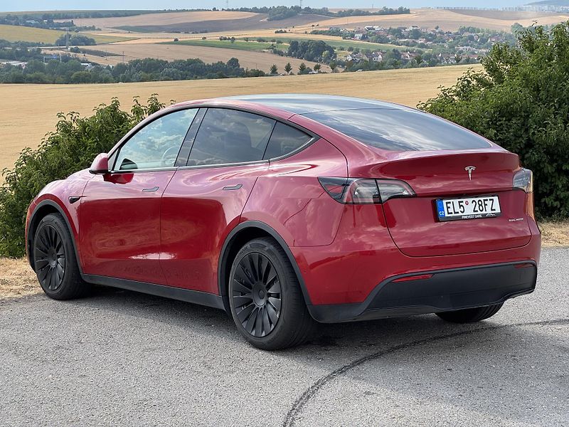 Tesla Model Y LR AWD Tažné EAP Boost Bílý in - fotka 2 z 27