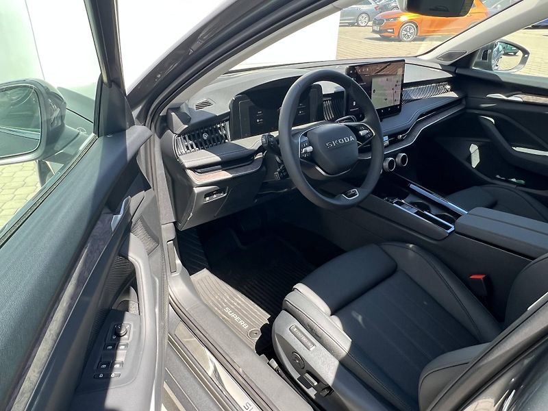 Škoda Superb (2026) L&K 7DSG 2,0TDI - fotka 5 z 23