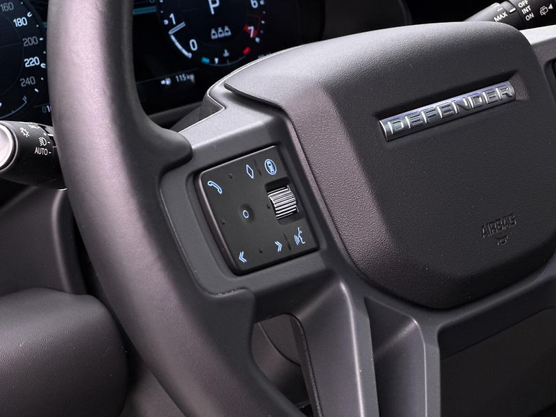 Land Rover Defender 110 P425 X-DYNAMIC REZERVACE - fotka 19 z 50