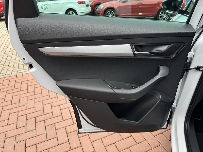 Škoda Karoq (2023) 1.5TSi LED Navi Kamera Virtual - fotka 24 z 48