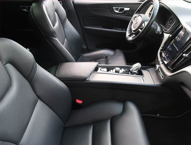 Volvo XC60 (2020) Inscription T8 Twin Engine - fotka 9 z 14