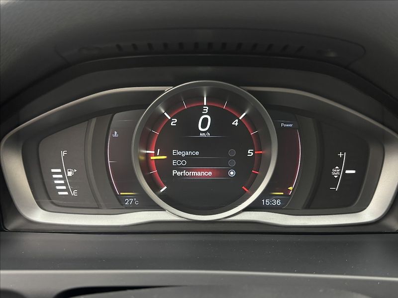 Volvo V60 1,6 D2 KŮŽE NAVI OCEAN RACE - fotka 14 z 41