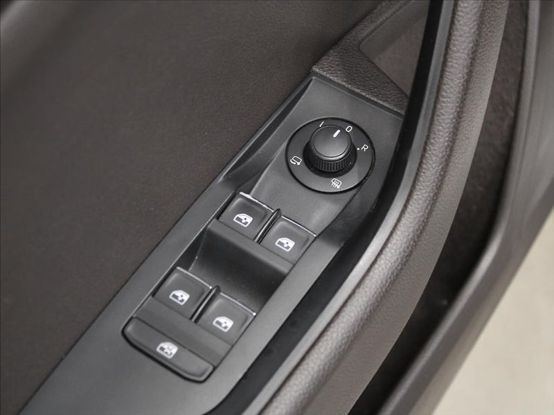 Škoda Superb 2,0 TDi 140kW Laurin & Klement - fotka 21 z 32
