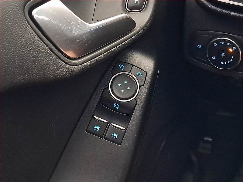 Ford Fiesta (2018) 1.1, Tempomat, Park. senzory - fotka 15 z 17