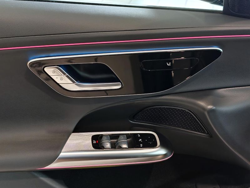 Mercedes-Benz Třídy E 300de 4M Avantgarde kombi - fotka 11 z 30