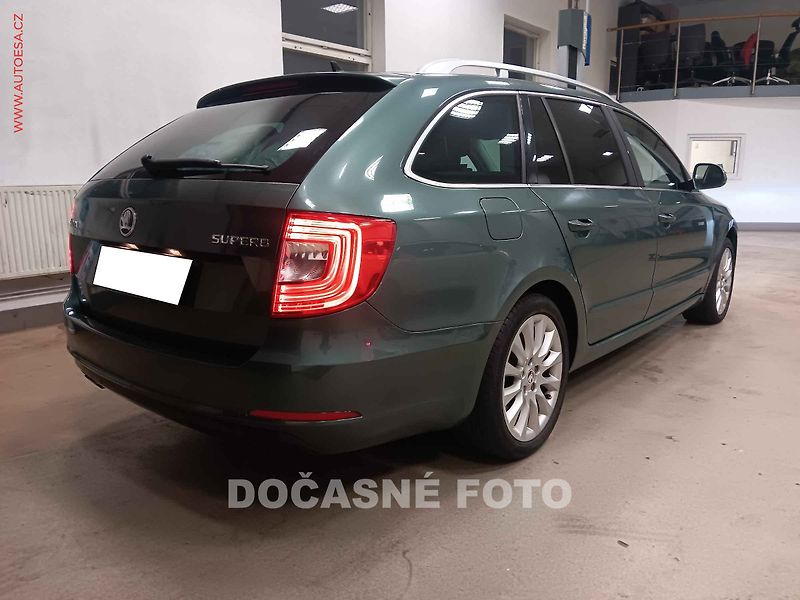 Škoda Superb (2013) 2.0 TDi, 1.maj, servis.kniha - fotka 2 z 3