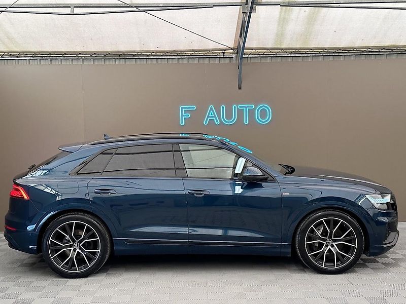 Audi Q8 (2021) S-Line 55 TFSI Quattro 250 kW  - fotka 2 z 33