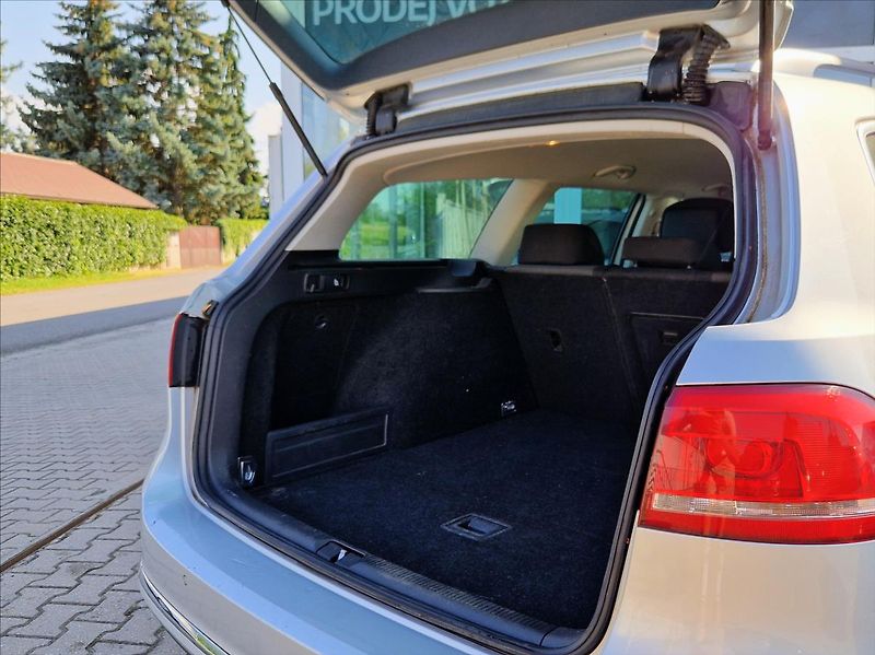 Volkswagen Passat 1,4 TSI DSG NOSIČ TAŽNÉ VÝHŘEV - fotka 11 z 35