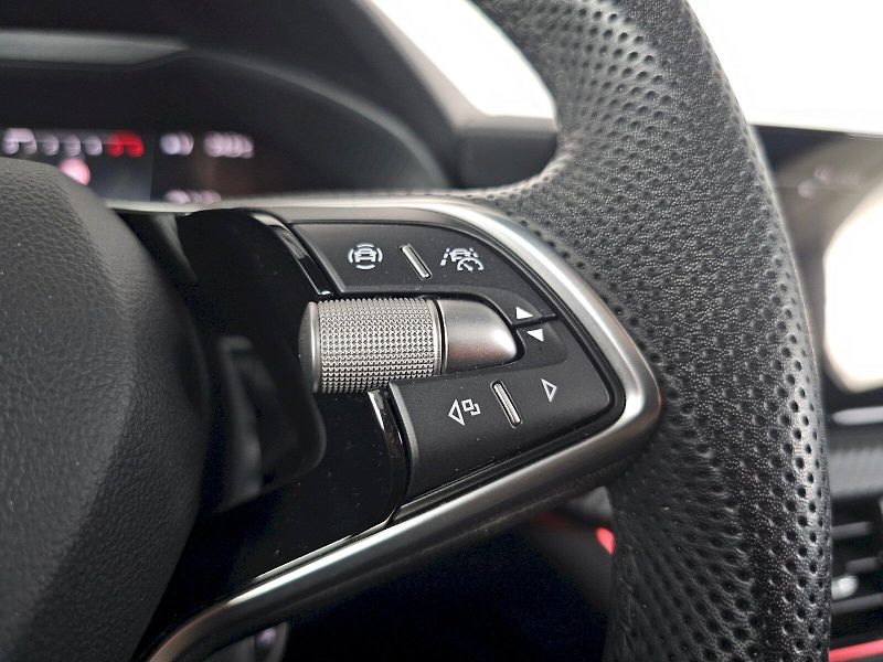 Škoda Kamiq (2025) 1.0TSI 85kW DSG Monte Carlo TA - fotka 10 z 24