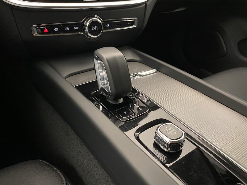Volvo V60 B4 CORE AUT CZ - fotka 26 z 58