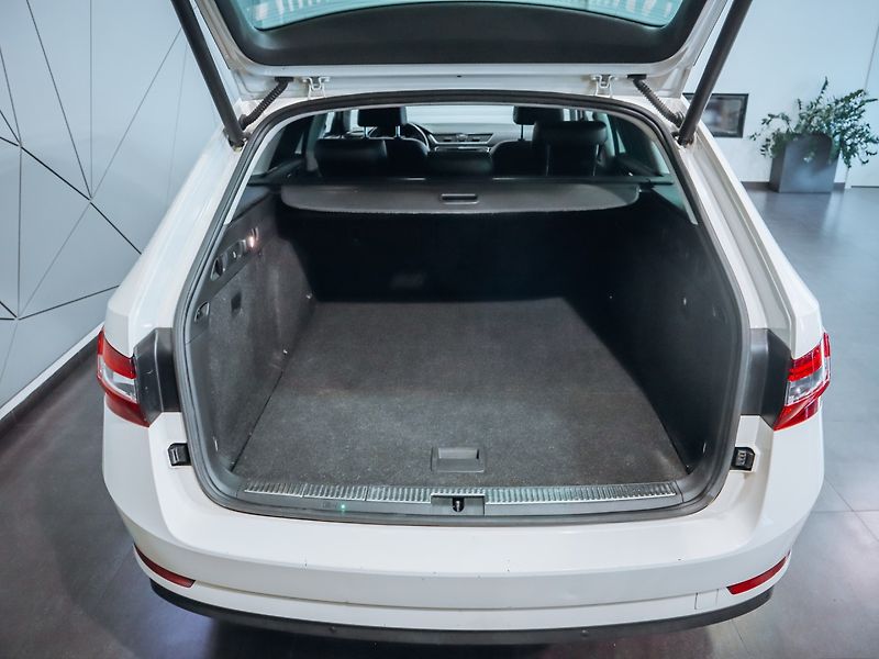 Škoda Superb 2.0 TDI DSG 140kW 4x4 L&K - fotka 7 z 25