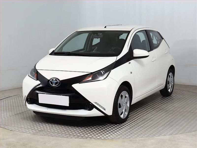 Toyota Corolla (2021) Style 2.0 Hybrid, Automat, ČR - fotka 2 z 13