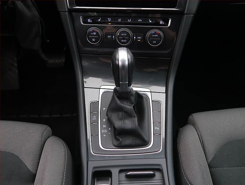 Volkswagen Golf (2017) 1.4 TSI, Automat, Navi - fotka 13 z 22