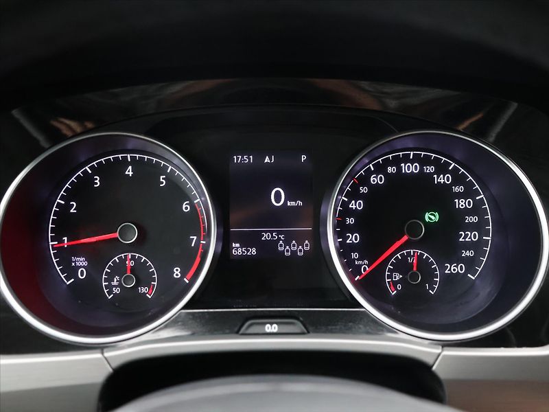 Volkswagen Touran 1,5 TSI EVO 110kW HighLline - fotka 19 z 34