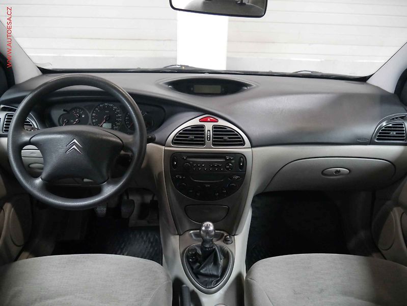Citroën C5 (2004) 2.0 i, 2.maj,ČR, AAC - fotka 8 z 16