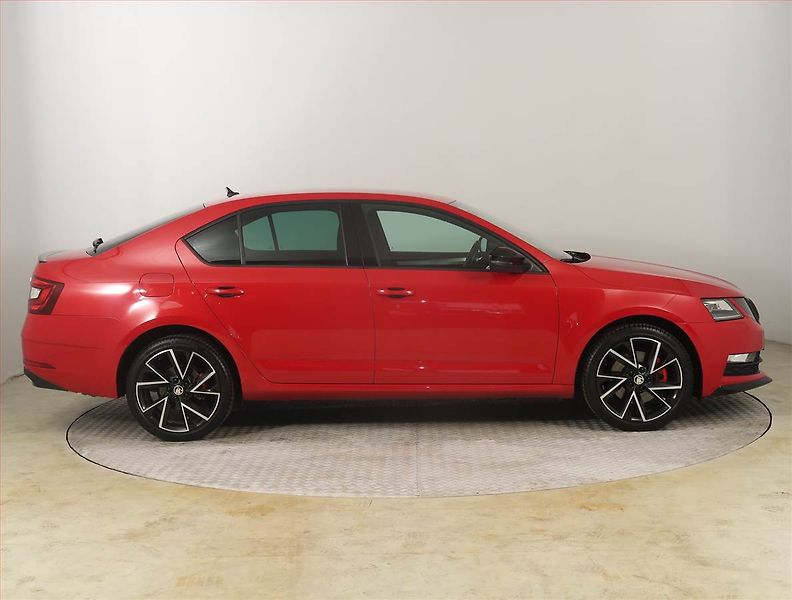 Škoda Octavia (2019) Style Plus 2.0 TSI - fotka 6 z 23