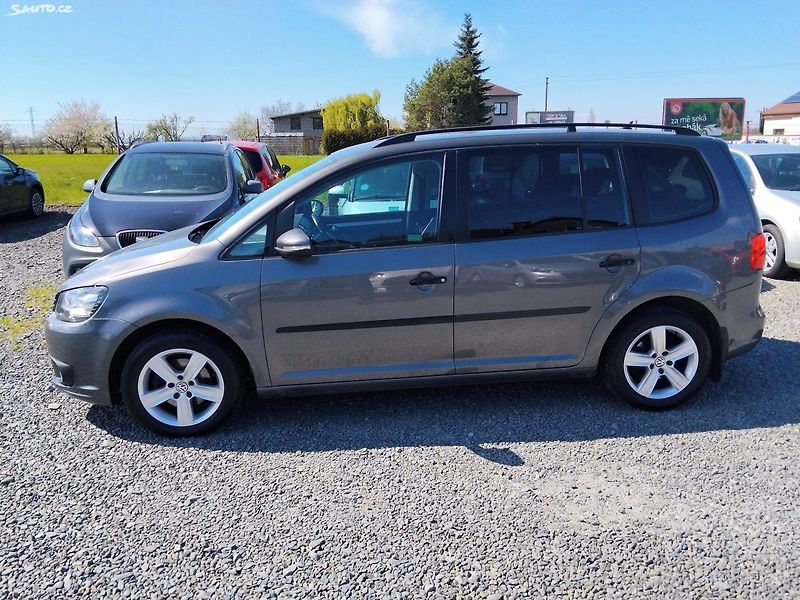 Volkswagen Touran (2011) - fotka 11 z 27