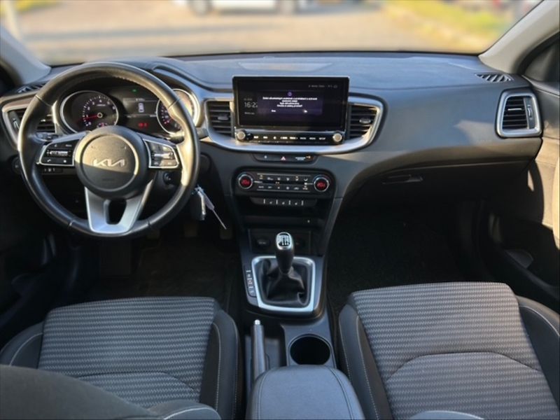 Kia Ceed 1,5 T-GDI 118 Top - fotka 9 z 10