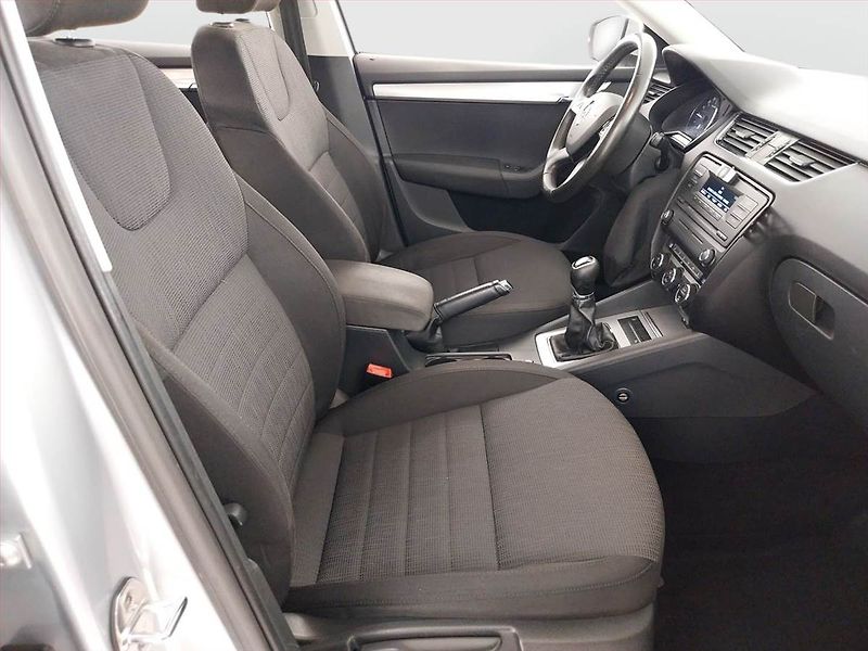 Škoda Octavia (2013) Elegance 1.6 TDI, Serv.kniha - fotka 9 z 19