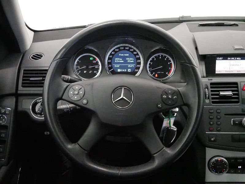 Mercedes-Benz Třídy C - fotka 18 z 28