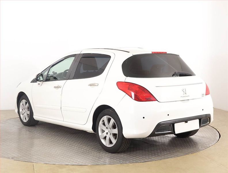 Peugeot 308 (2012) 1.6 HDi, Navi, Park. senzory - fotka 4 z 17