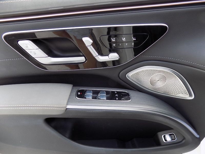 Mercedes-Benz EQS (2022) 580/AMG-Line/4-Matic/Full-LED/ - fotka 22 z 47