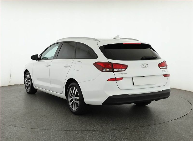 Hyundai i30 (2019) Trikolor 1.0 T-GDI, ČR,1.maj - fotka 4 z 17