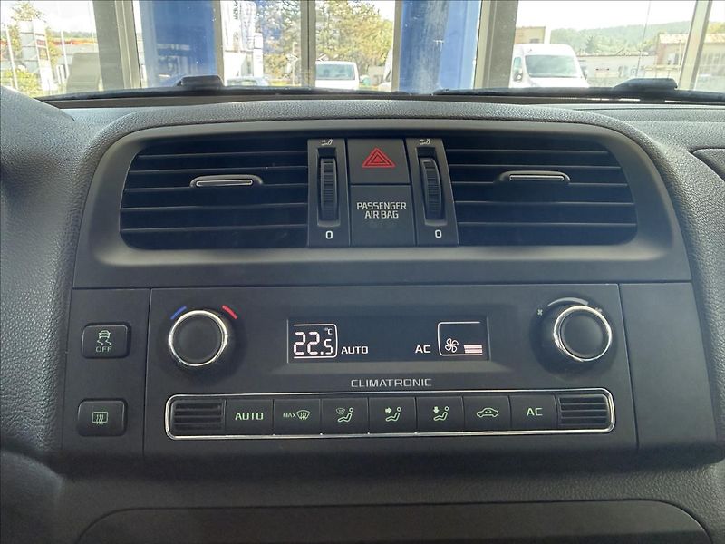 Škoda Fabia 1,2   TSI 77kW,1.MAJ,SERVISKA - fotka 15 z 22
