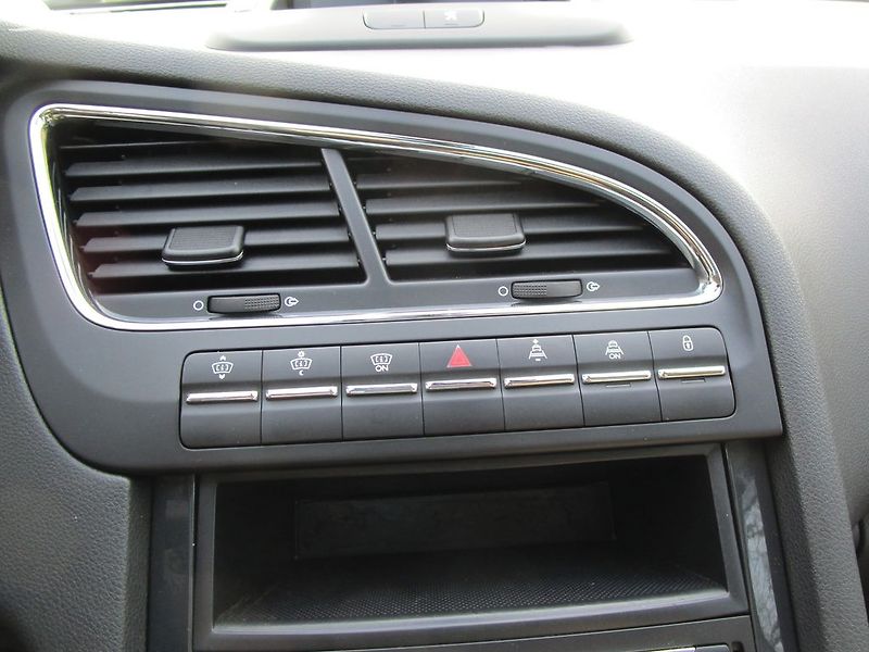 Peugeot 5008 1,6 - 115KW - NOVÁ STK - fotka 22 z 36